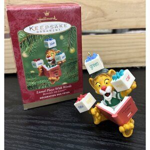 2001 HALLMARK BETWEEN THE LIONS LIONEL PLAYS WITH WORDS Christmas ORNAMENT W Box